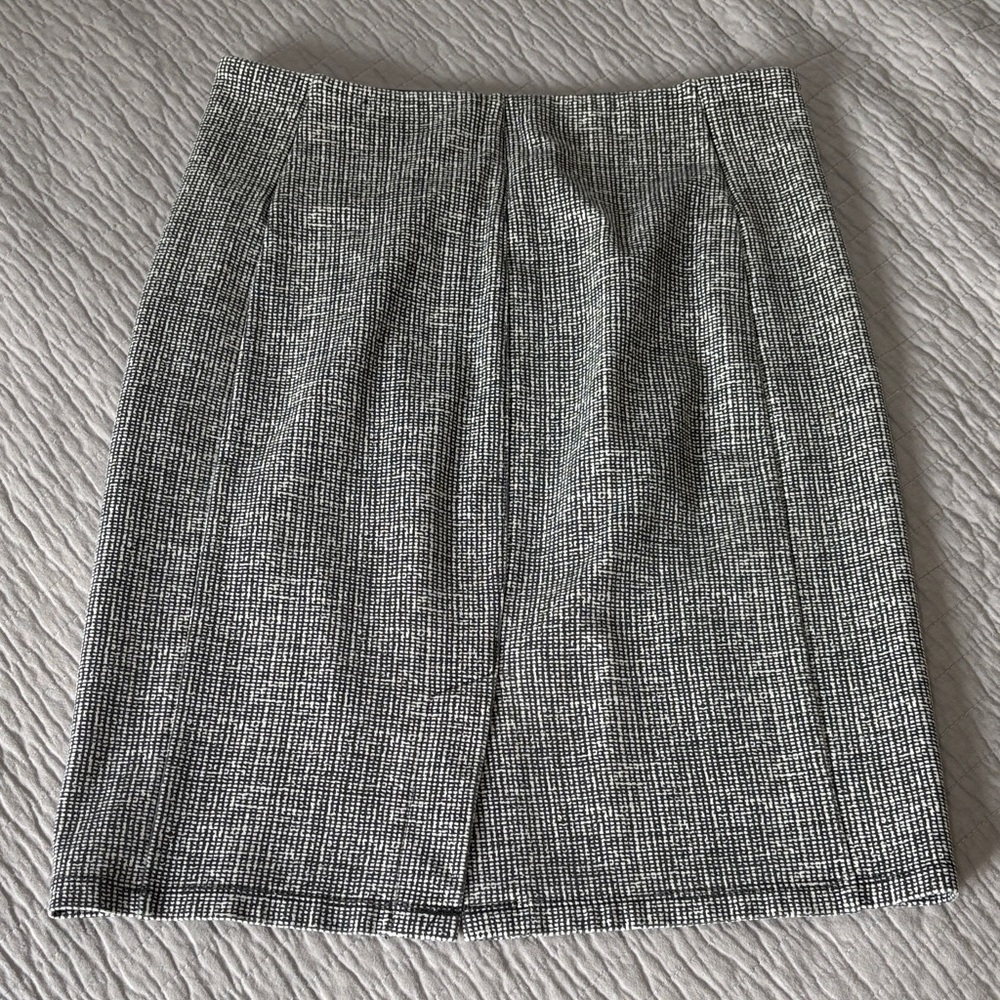 Classic Gray Patterned Pencil Skirt - Picture 3 of 7